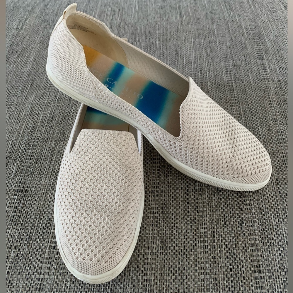 VINCE Camuto leopard stretch knit slip-on flats sneakers 8.5 EUC